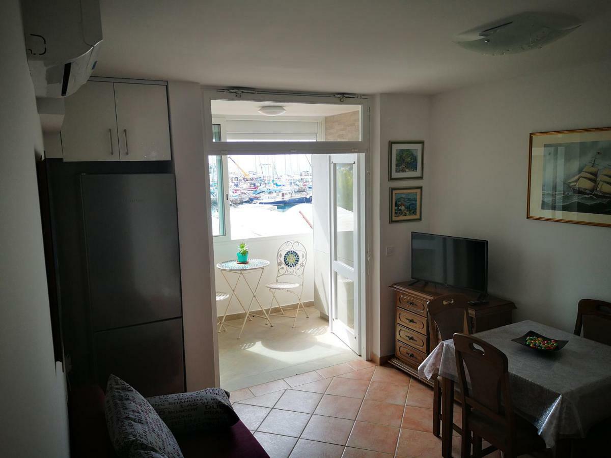 Lovely Apartment Near The Beach With A Sea View ポレッチ エクステリア 写真